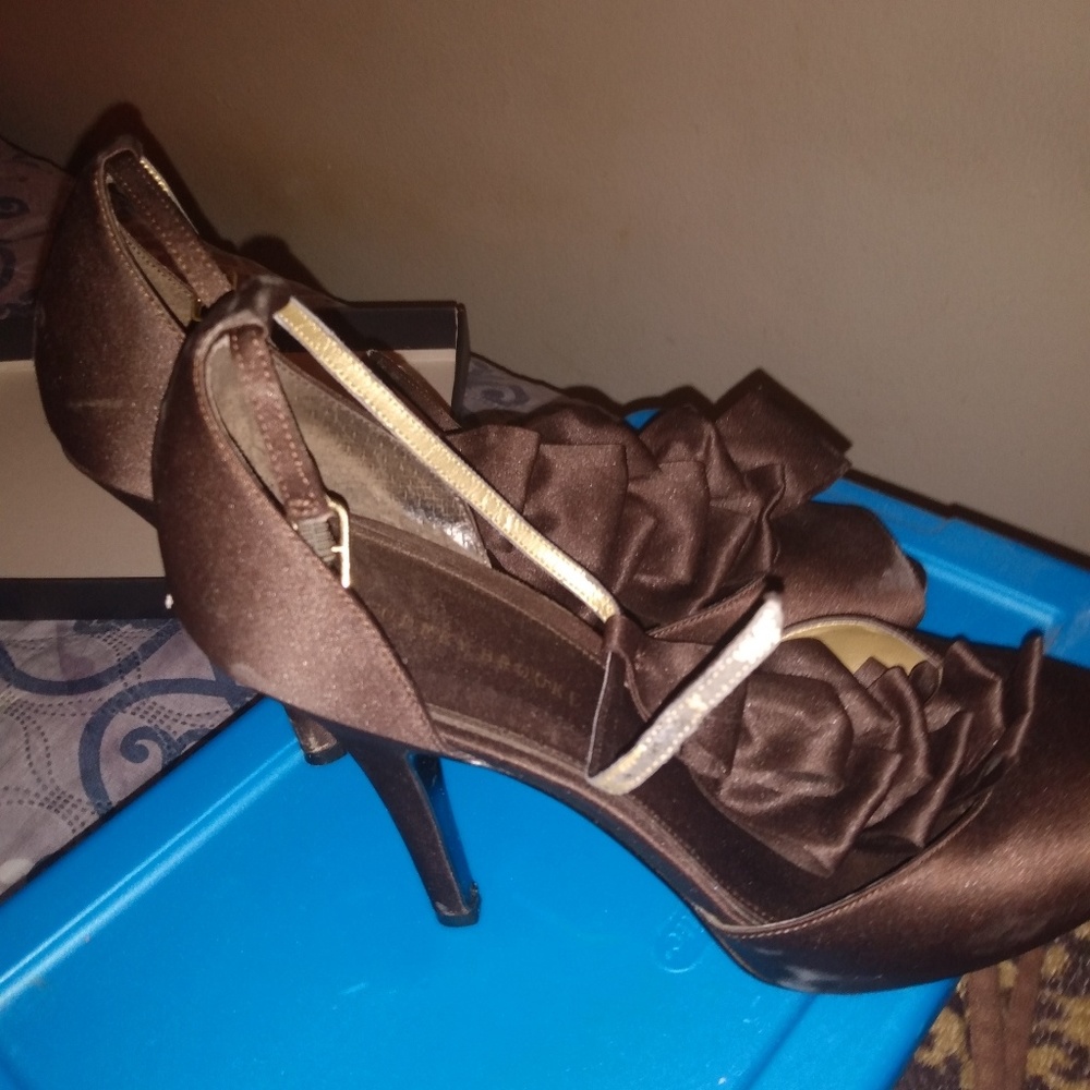 Shoes - Picture 3 of 3
